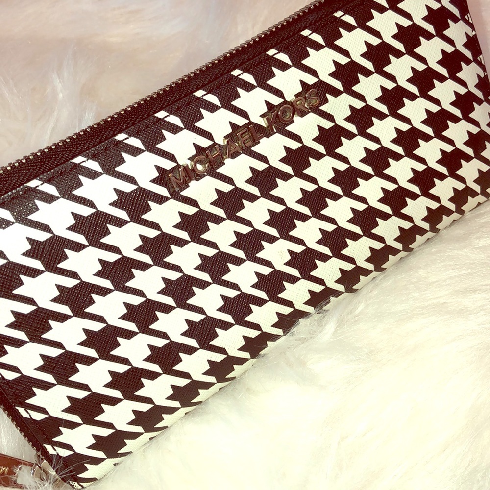 MICHAEL KORS zip wallet in Houndstooth Pattern